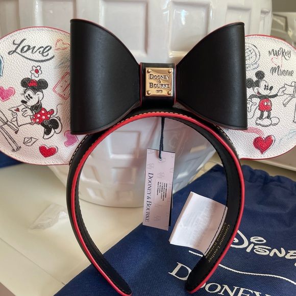 Disney world Dooney & Bourke Leather Hearts love ears, luxury park ears nwt